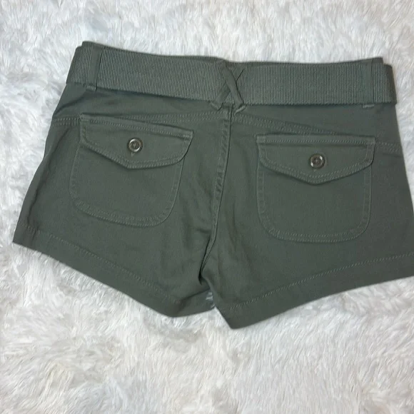 Green Shorts with Belt Size 7 - Picture 2 of 9
